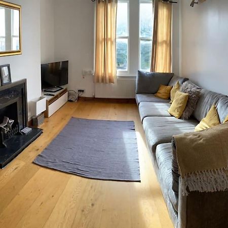 3 Double Bedroomed Flat, Acton. London, Uk Bagian luar foto
