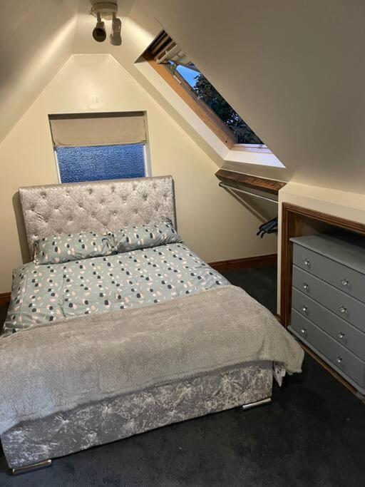3 Double Bedroomed Flat, Acton. London, Uk Bagian luar foto