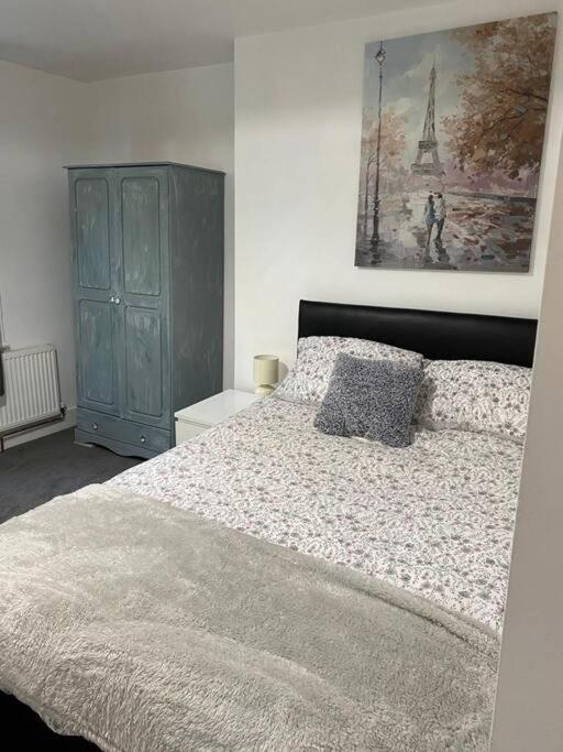 3 Double Bedroomed Flat, Acton. London, Uk Bagian luar foto