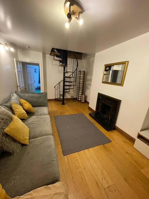 3 Double Bedroomed Flat, Acton. London, Uk Bagian luar foto